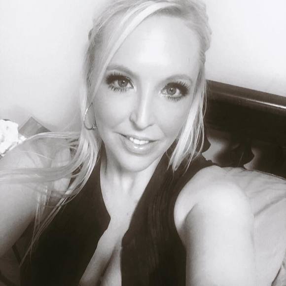 Meet your Posher, Amanda - Picture 1 of 1